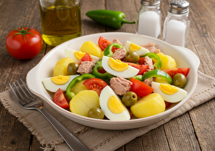 Ensalada Mediterránea de Patata y Atún