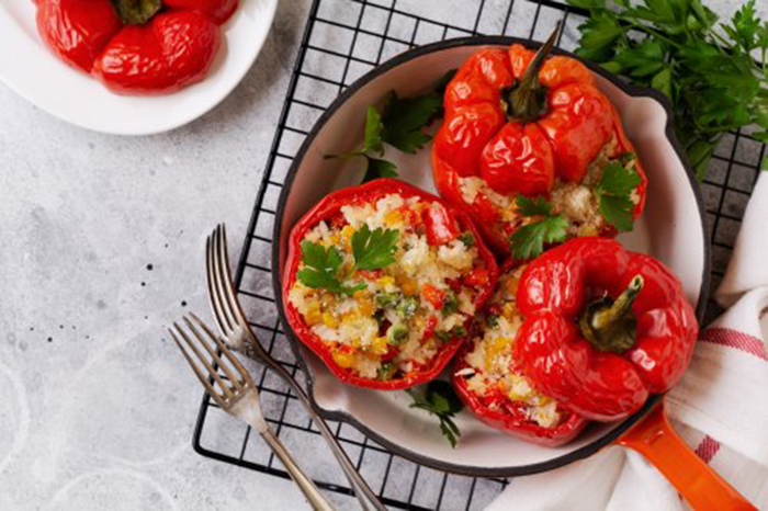 Pimientos Rojos Rellenos de Verduras y Arroz